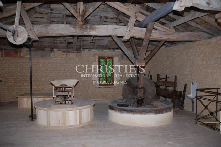 Image No.7-6 Bed House for sale