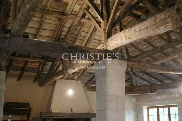 Image No.8-6 Bed House for sale