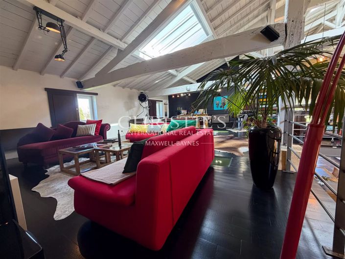 Image No.19-6 Bed House for sale