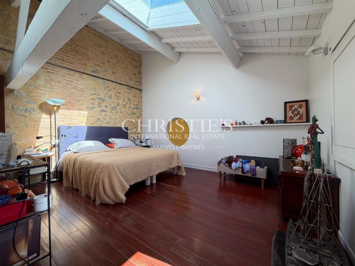 Image No.21-6 Bed House for sale