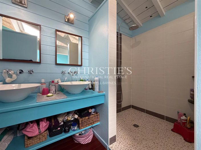 Image No.26-6 Bed House for sale