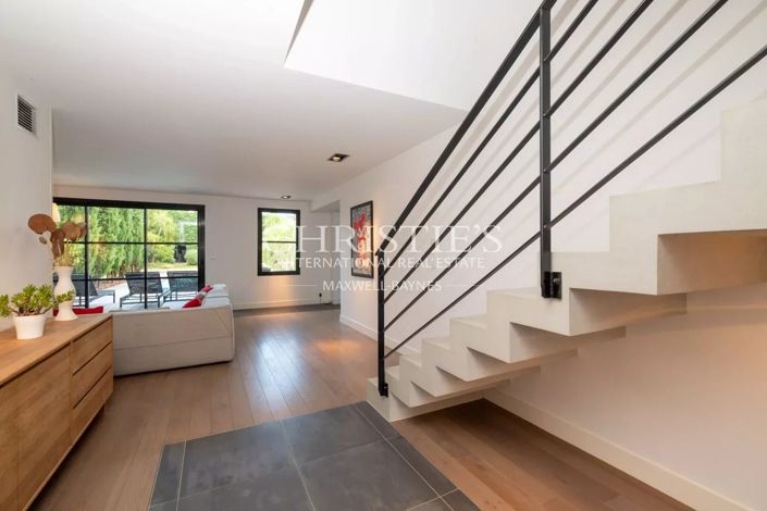 Image No.11-5 Bed House for sale