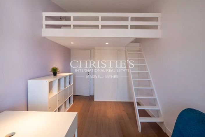 Image No.17-5 Bed House for sale