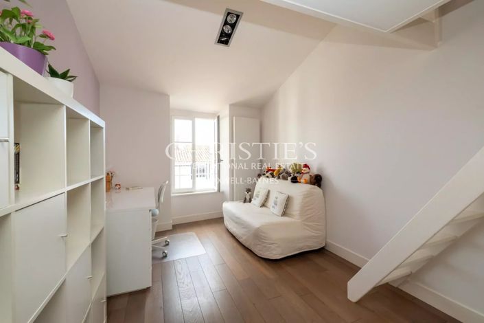 Image No.18-5 Bed House for sale