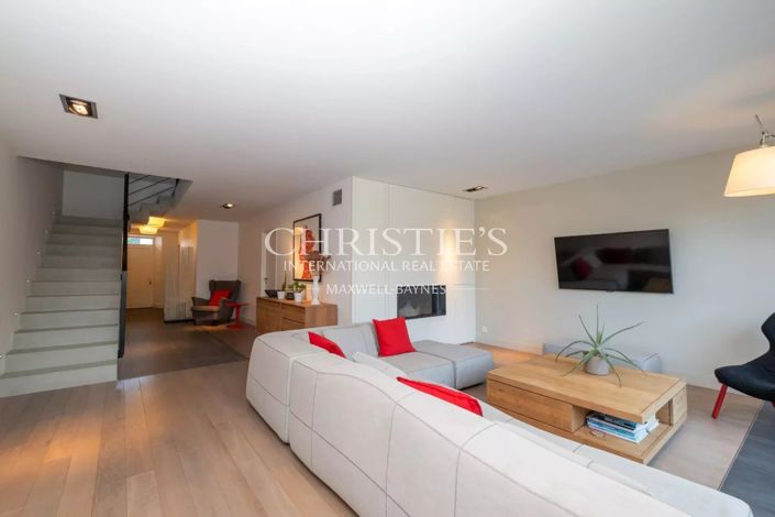 Image No.5-5 Bed House for sale