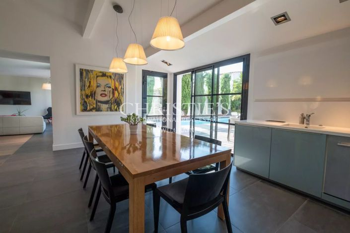 Image No.7-5 Bed House for sale