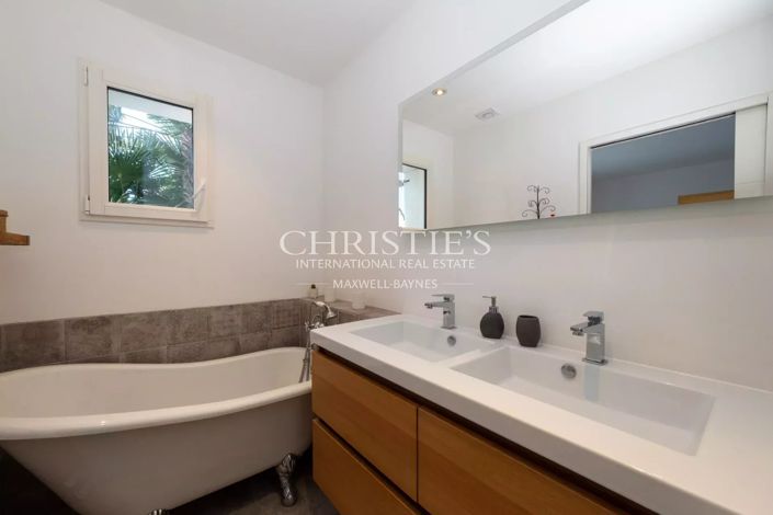 Image No.13-5 Bed House for sale