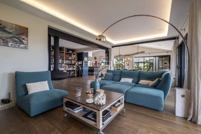 Image No.10-5 Bed House for sale