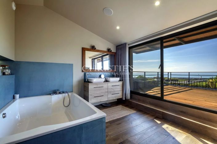 Image No.11-5 Bed House for sale