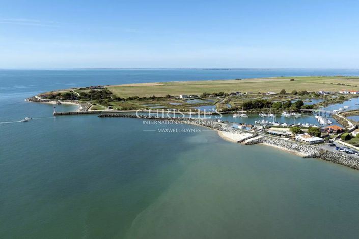 Image No.18-5 Bed House for sale