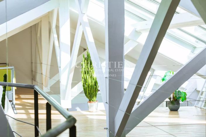 Image No.6-5 Bed House for sale