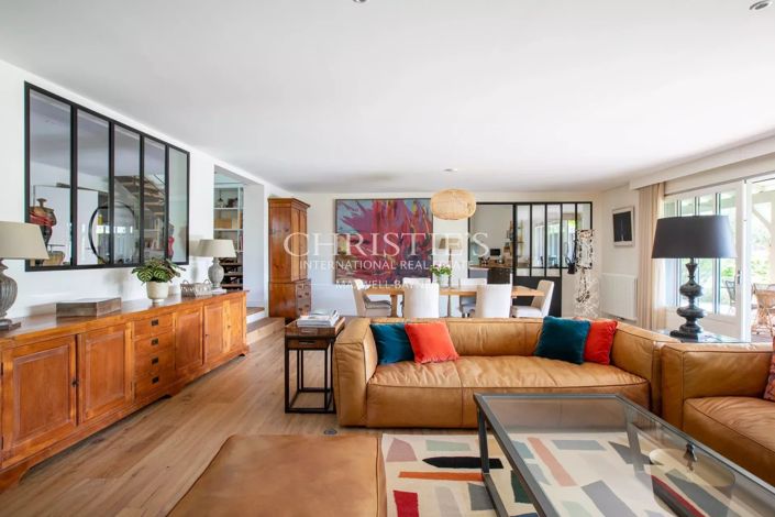 Image No.2-5 Bed House for sale