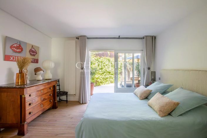 Image No.3-5 Bed House for sale