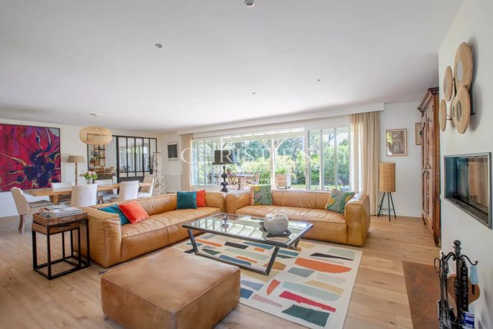 Image No.3-5 Bed House for sale