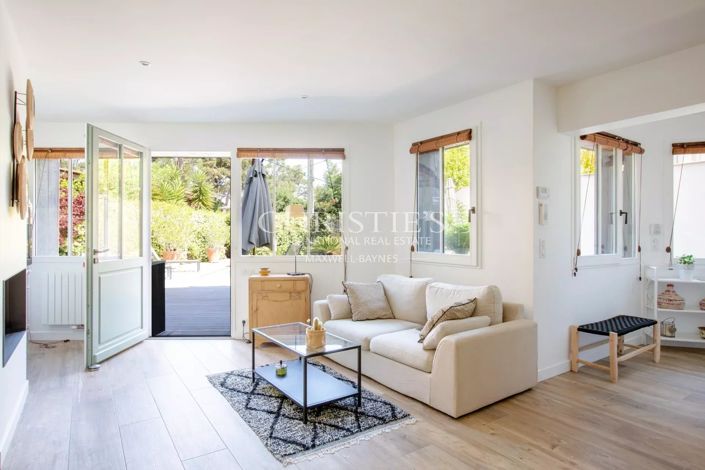 Image No.10-8 Bed House for sale