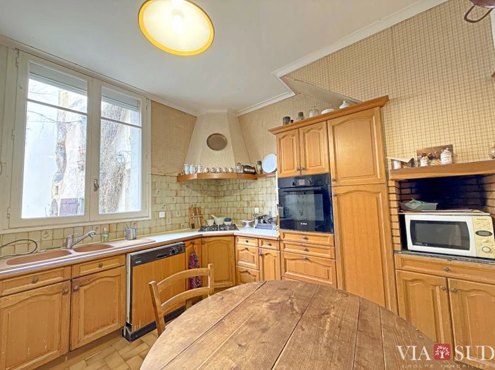 Image No.11-10 Bed Property for sale