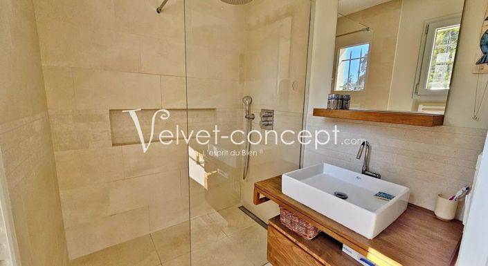 Image No.14-3 Bed House for sale