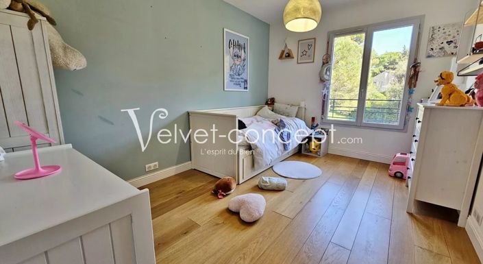 Image No.15-3 Bed House for sale