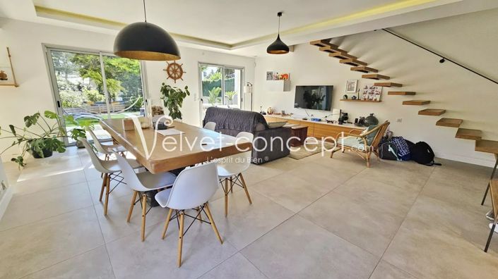 Image No.5-3 Bed House for sale