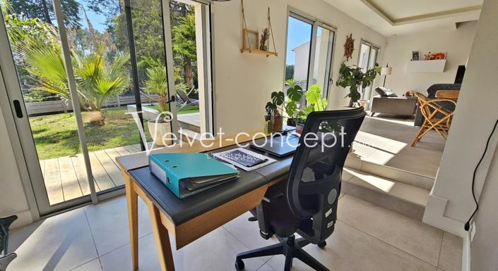 Image No.7-3 Bed House for sale