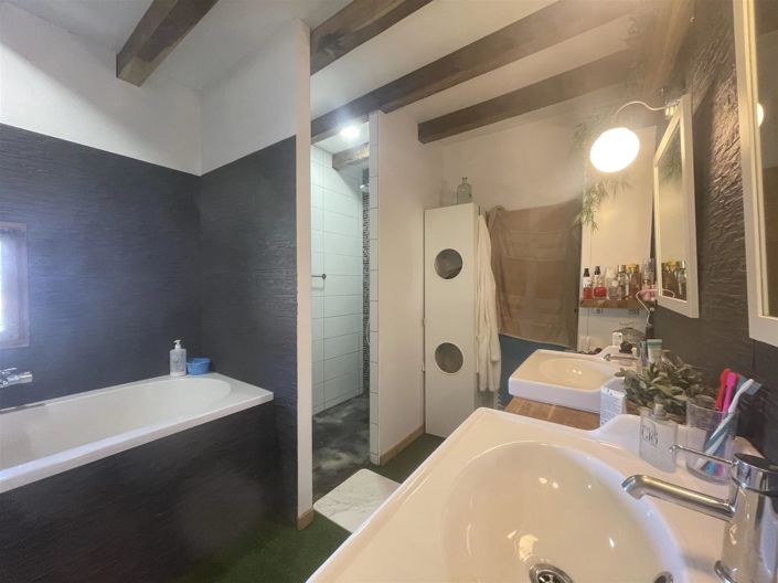 Image No.11-3 Bed House for sale