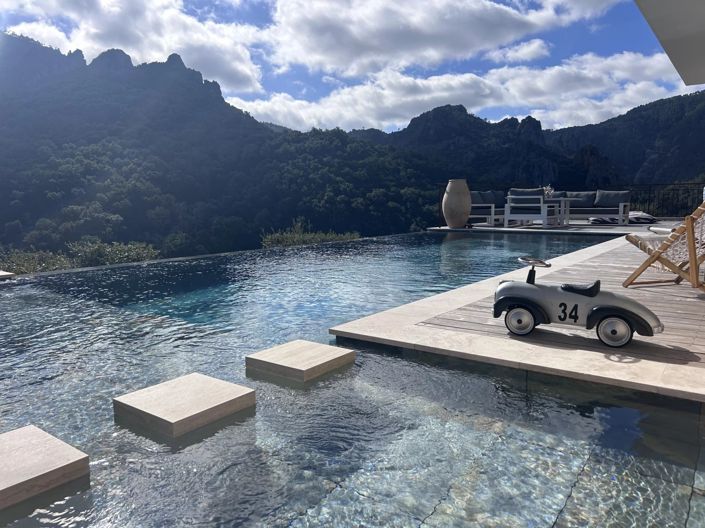 Image No.7-5 Bed House for sale