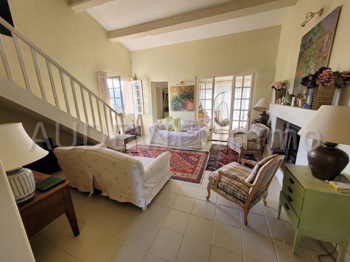 Image No.8-5 Bed House for sale