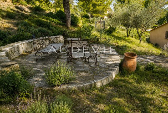 Image No.8-5 Bed House for sale