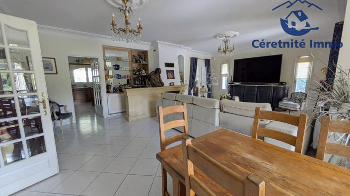 Image No.6-5 Bed House for sale