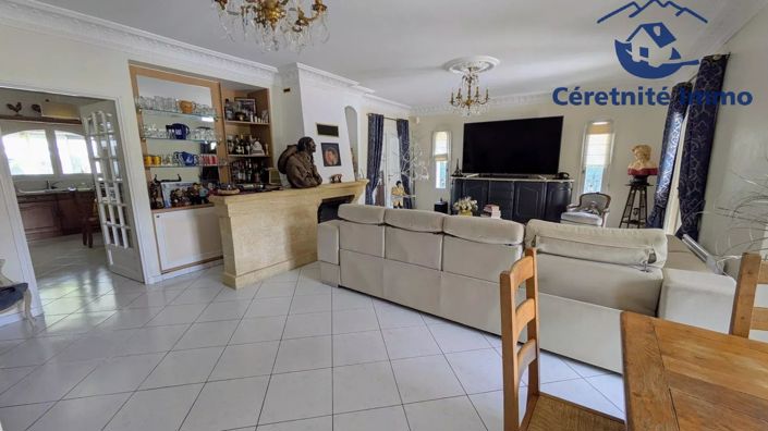 Image No.8-5 Bed House for sale