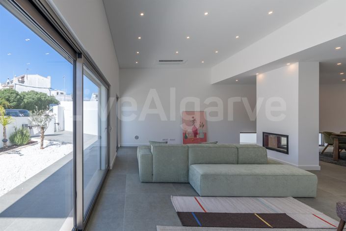 Image No.11-4 Bed House for sale