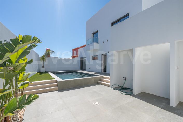 Image No.15-4 Bed House for sale