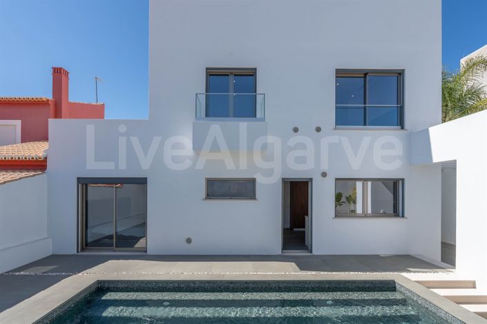 Image No.17-4 Bed House for sale