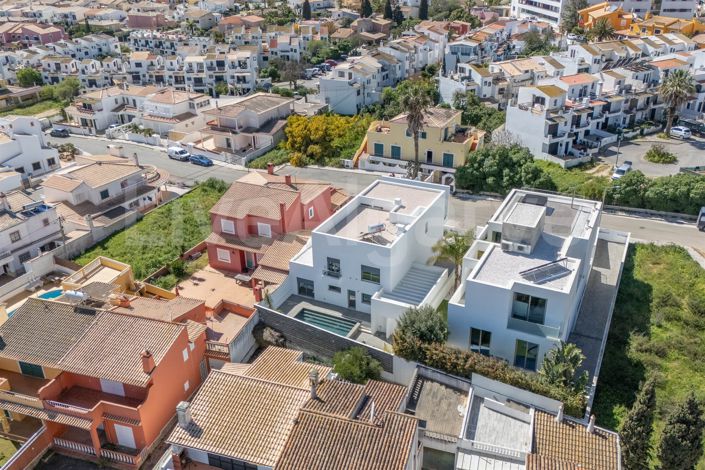 Image No.18-4 Bed House for sale