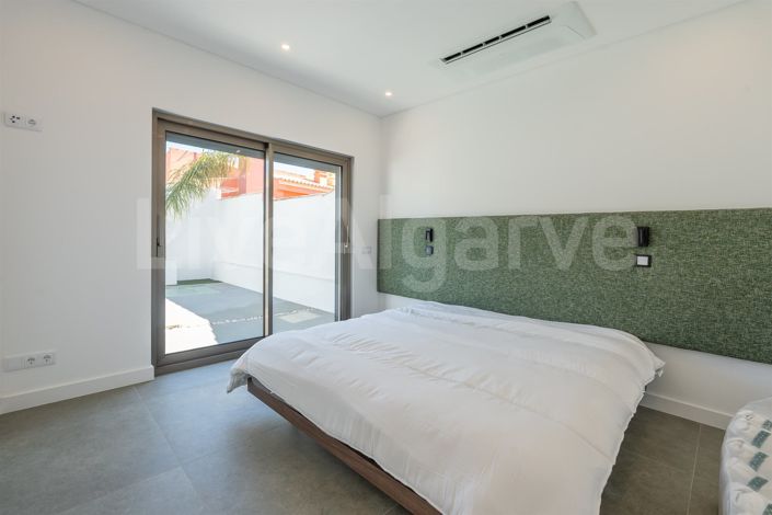 Image No.21-4 Bed House for sale