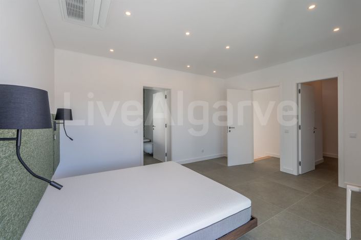 Image No.29-4 Bed House for sale