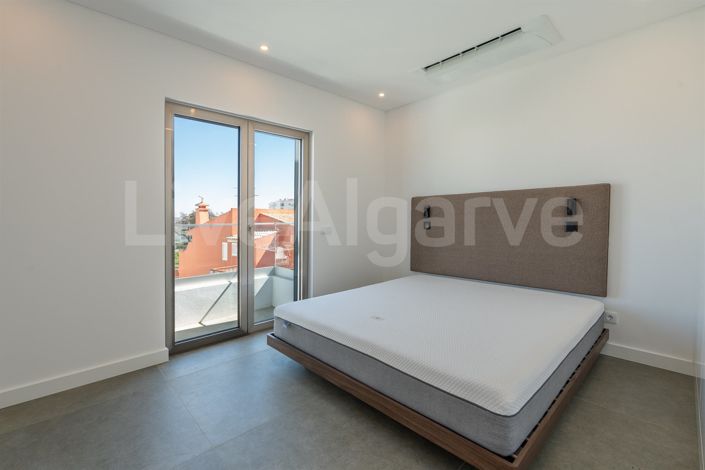 Image No.31-4 Bed House for sale