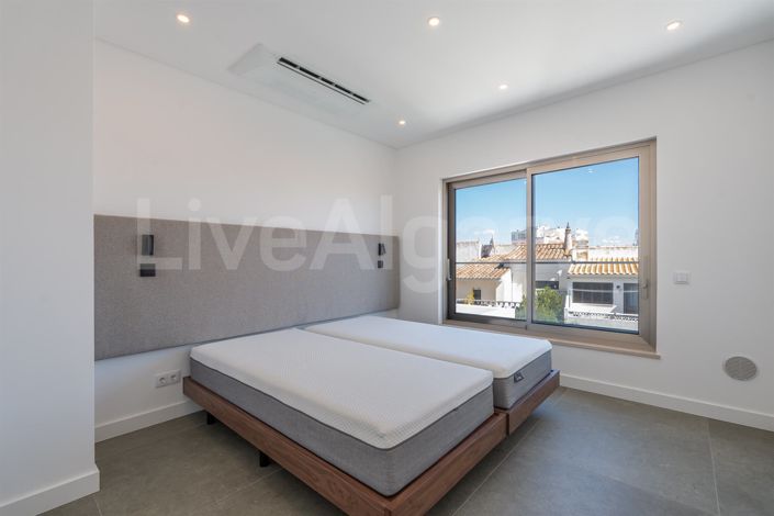 Image No.32-4 Bed House for sale