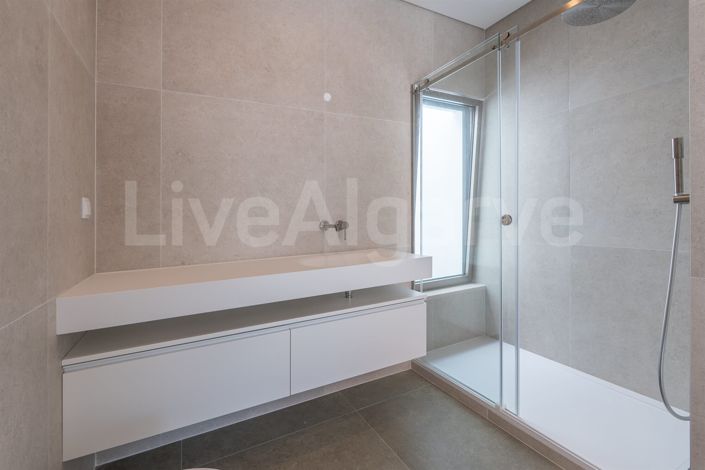 Image No.34-4 Bed House for sale