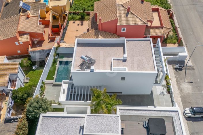 Image No.37-4 Bed House for sale