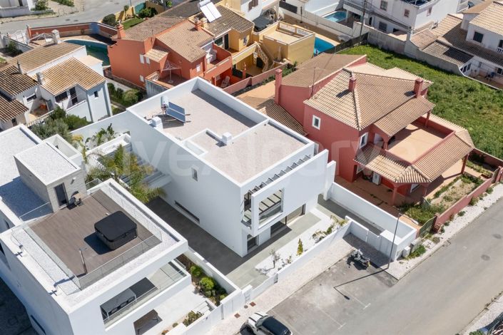 Image No.4-4 Bed House for sale