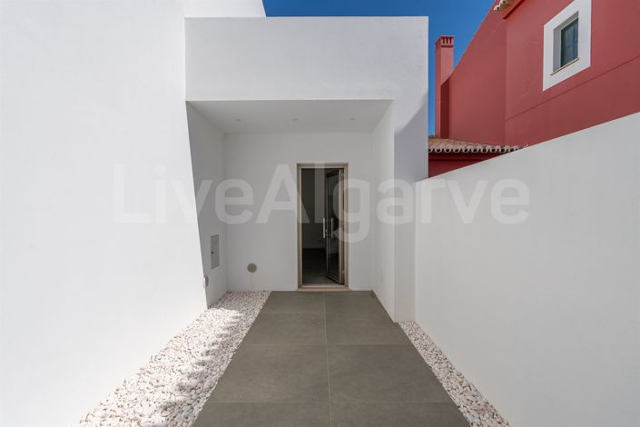 Image No.5-4 Bed House for sale