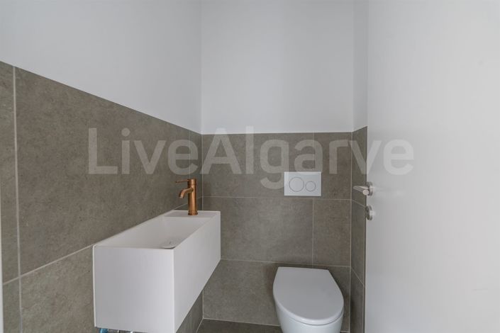 Image No.7-4 Bed House for sale