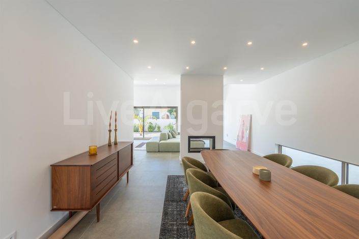 Image No.8-4 Bed House for sale