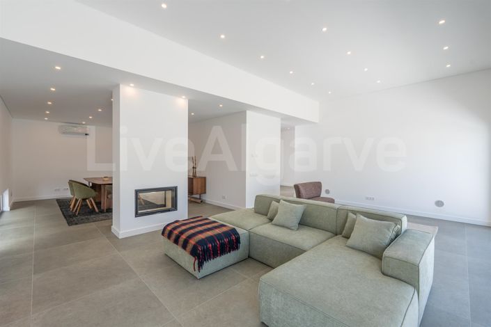 Image No.9-4 Bed House for sale