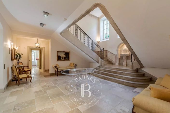 Image No.14-7 Bed House for sale