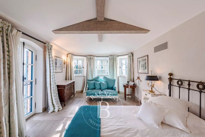 Image No.18-7 Bed House for sale