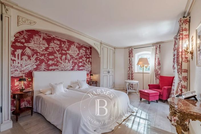 Image No.20-7 Bed House for sale