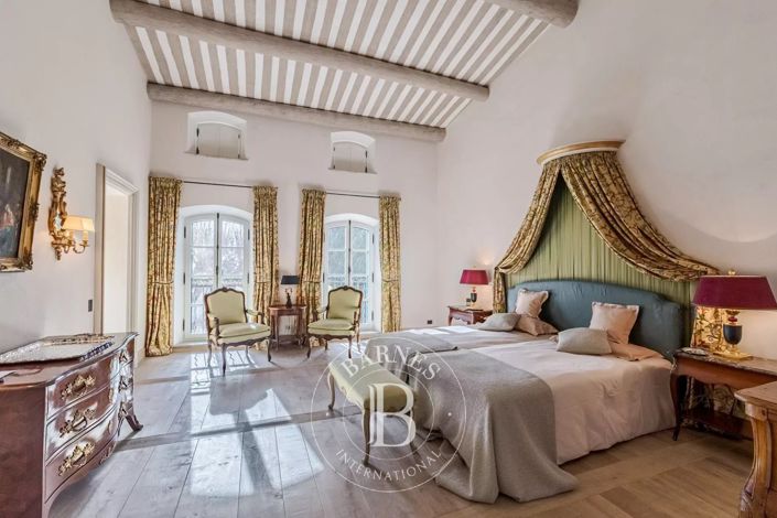 Image No.23-7 Bed House for sale