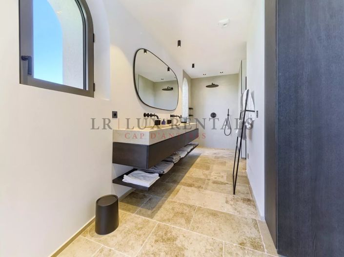 Image No.14-6 Bed House for sale